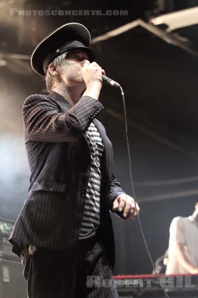 BABYSHAMBLES - 2013-07-08 - PARIS - Place de la Republique - Peter Doherty